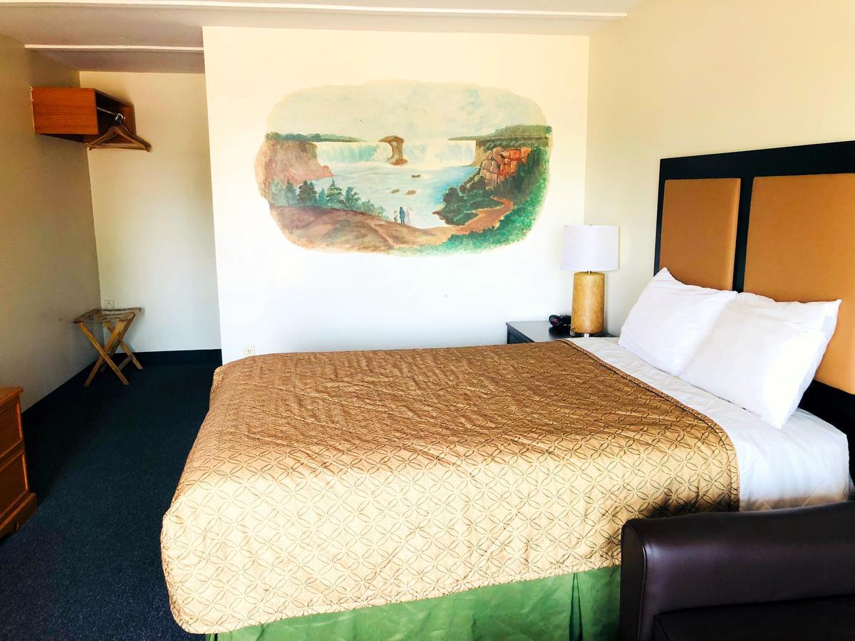 7 Days Inn Niagara Falls ナイアガラ・フォールズ エクステリア 写真