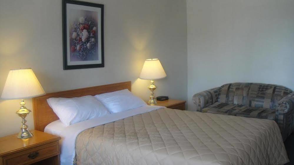 7 Days Inn Niagara Falls ナイアガラ・フォールズ エクステリア 写真